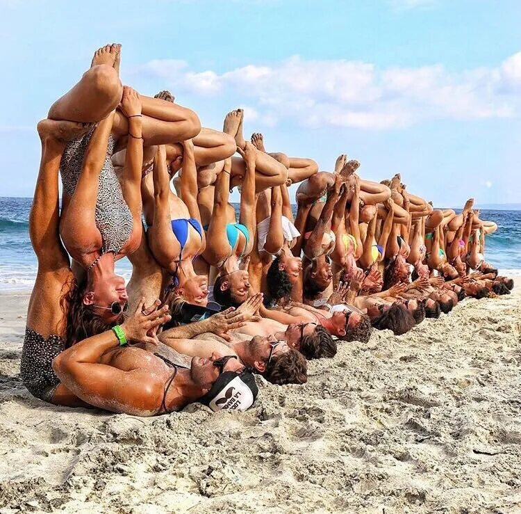 мороженое в жару. много игрушек.