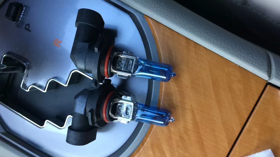 Как поменять лампочку на аллионе Лампы подсветки номерного знака на Toyota Премио NZT240 Амаяма (Amayama)