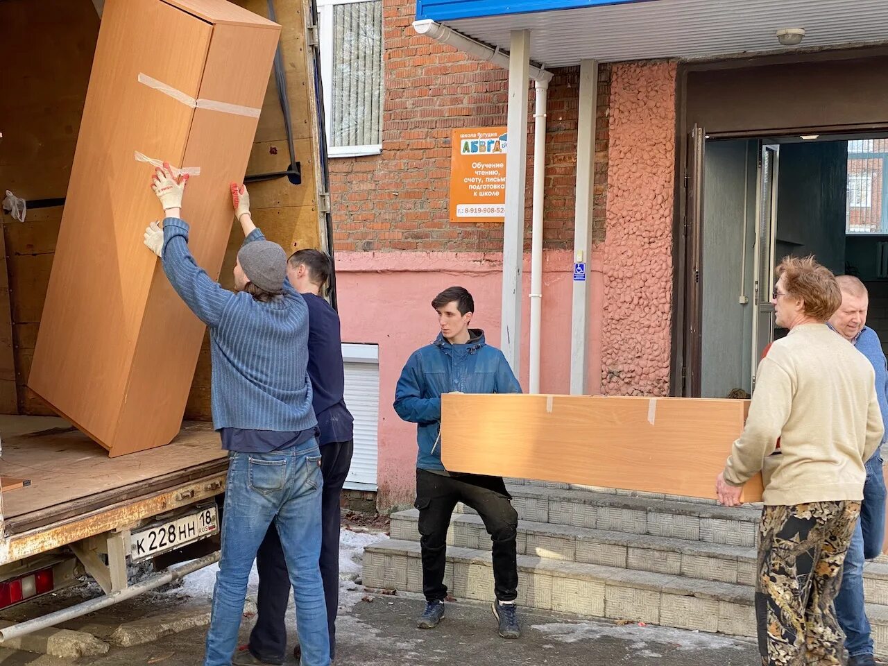 Переезжаю в ижевск. Погрузка мебели. Грузчики Казань. Служба переезда Ижевск. Шустриков грузчики Казань.