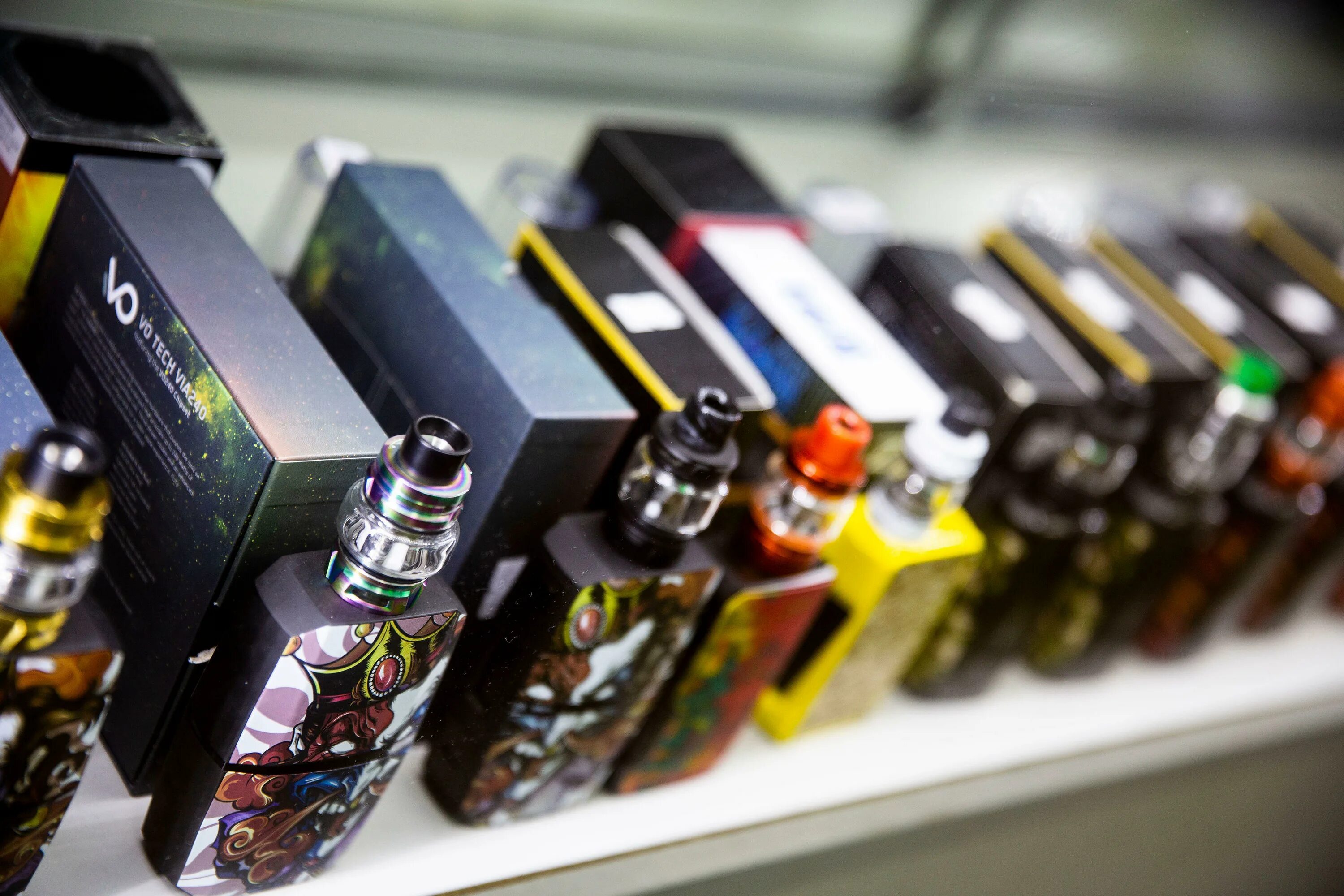 вейп шоп продают детям.