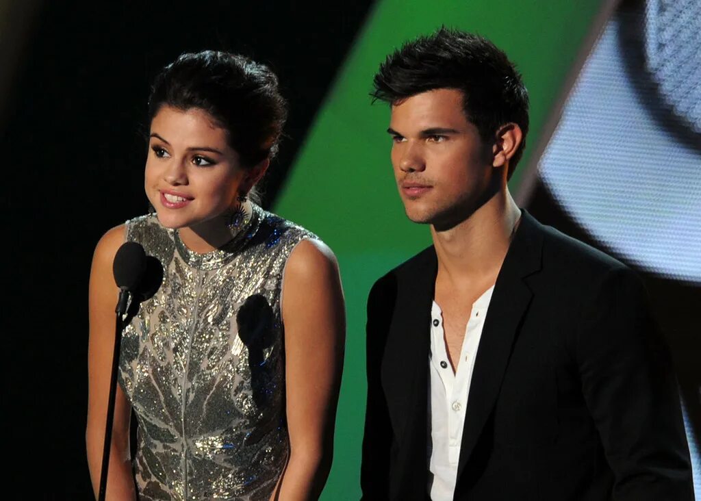 Муж селены. Taylor Lautner and selena Gomez. Селены Гомес и Тейлор Лотнер.