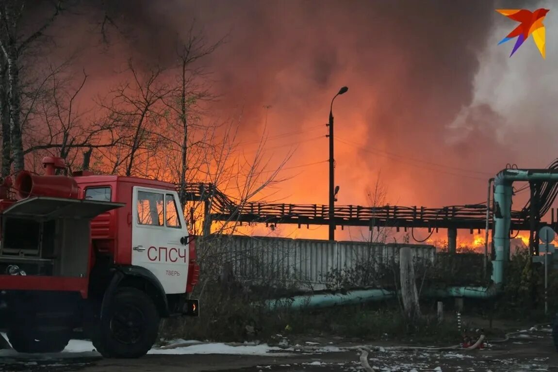 Пожар в Алексеевке. Пожар на предприятии. Пожар в Верхотурье. Пожар в Твери в мае 2022. Предприятие сгорело