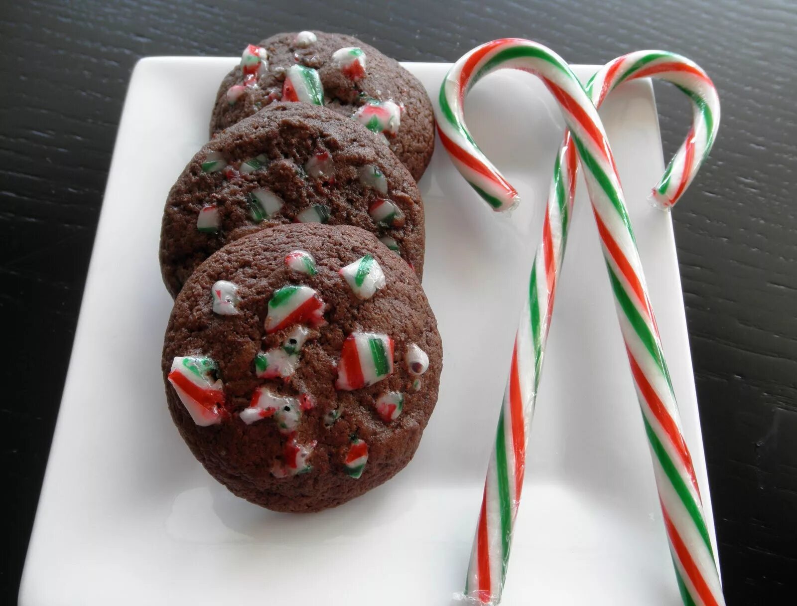 Candy Cane cookies. Chocolate Candy Cane. Печенье шоколадное в посыпке цветной. Печенье шоколадное хоккей. Candy cookie cookie