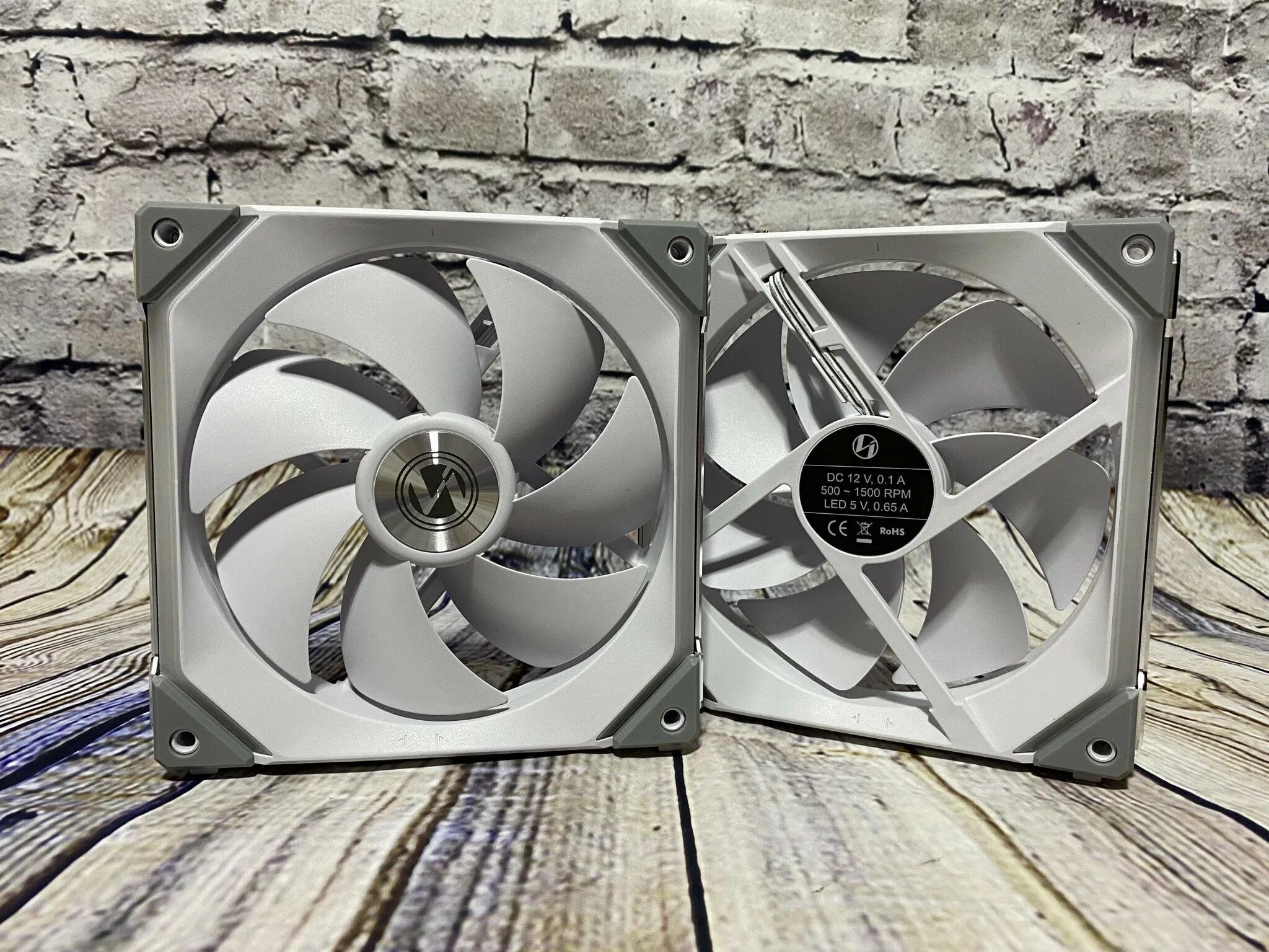 Uni fans sl infinity. Lian li sl140. Lian li вентилятор 140мм. Вентилятор Lian li Uni Fan SL Infinity 120. Lian li TL LCD White вентилятор.