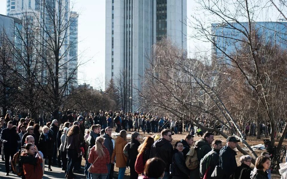 Храм в Екатеринбурге протест. Митинг против храма в Екатеринбурге. Протесты против храма в Екатеринбурге. Протесты в сквере Екатеринбурга (2019).