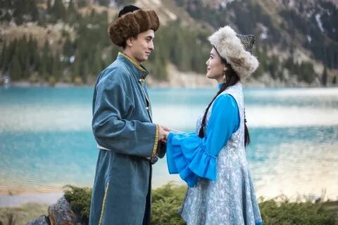 Үйлену тойында күйеу жігіттің құрбысы қалыңдықты қағып алған.