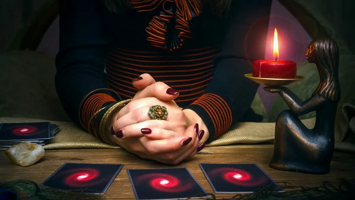 Игры гадаем. Tarot Fortune Teller. Гадалка Таро. Гадалка гадает. Магический обряд.