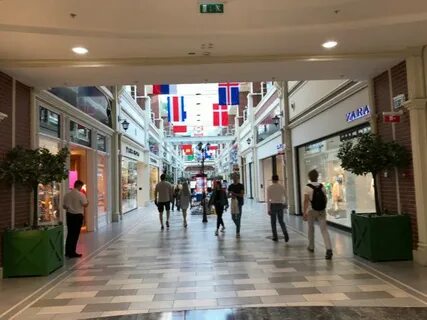 Закроют ли завтра торговые центры