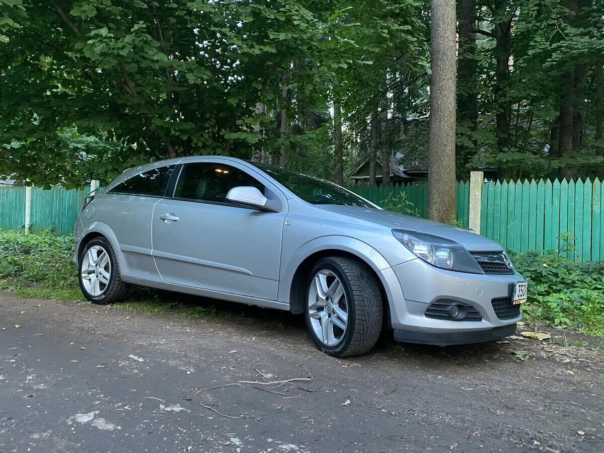 Машина опель черная. Astra gtc 2010. 8 c панорамой. 8 2008. Opel astra gtc h рестайлинг.