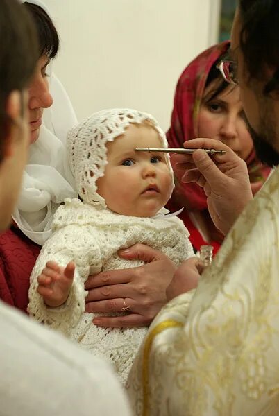 отречение на крестинах. родная бабушка быть крестной. подарки крестным на крестины. бабушки и дедушки на крестинах. крестин михаил васильевич.