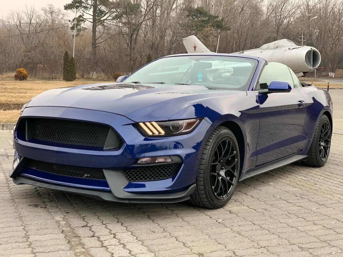 Машина 2017 года купить. Форд Мустанг vi 2016. Форд Мустанг ГТ 2016 синий. Ford Mustang 2016 кабриолет. Синий Ford Mustang 2016.