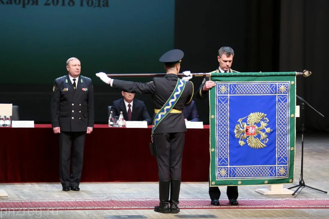 Сайт фссп по пензенской. Аристов вручение Знамени. ФССП Пенза. ФССП Саратов вручил Знамя. ФССП торжественное построение.