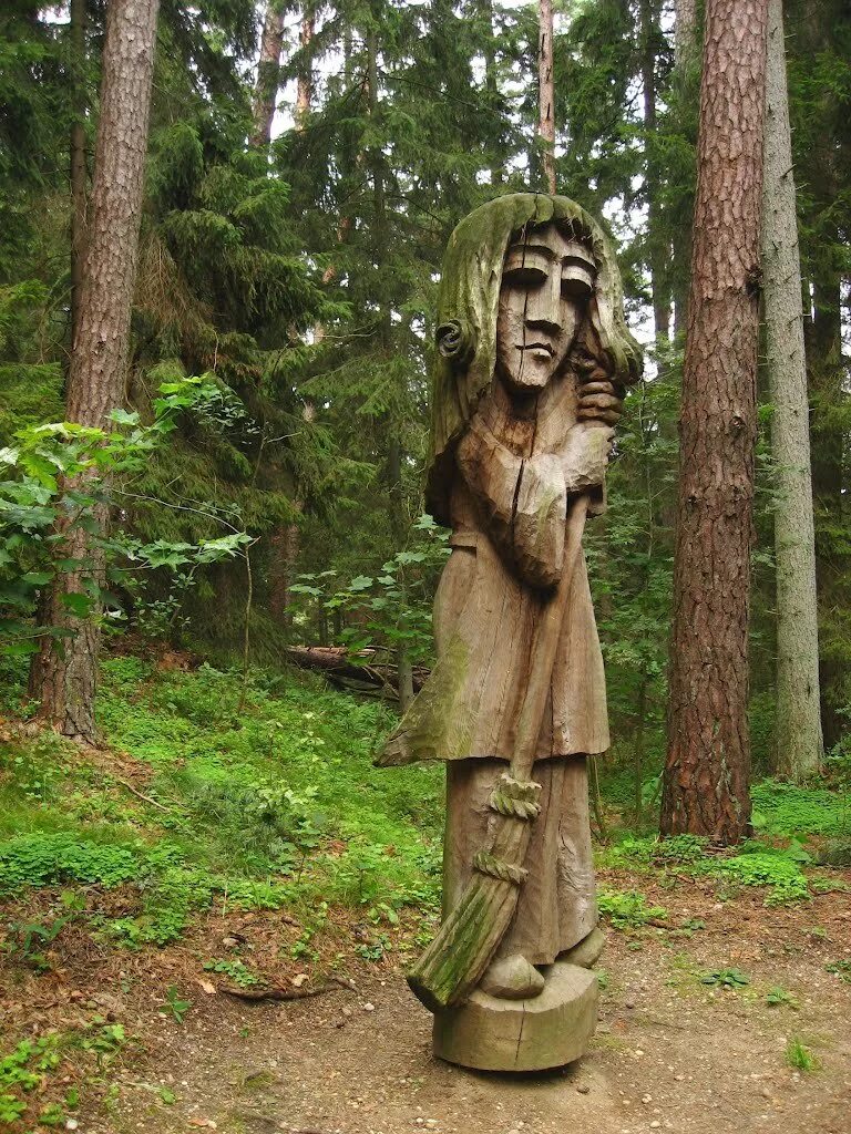 Гора ведьм где находится. Гора ведьм куршская коса. юодкранте гора ведьм. гора ведьм литва. город ведьм в литве.