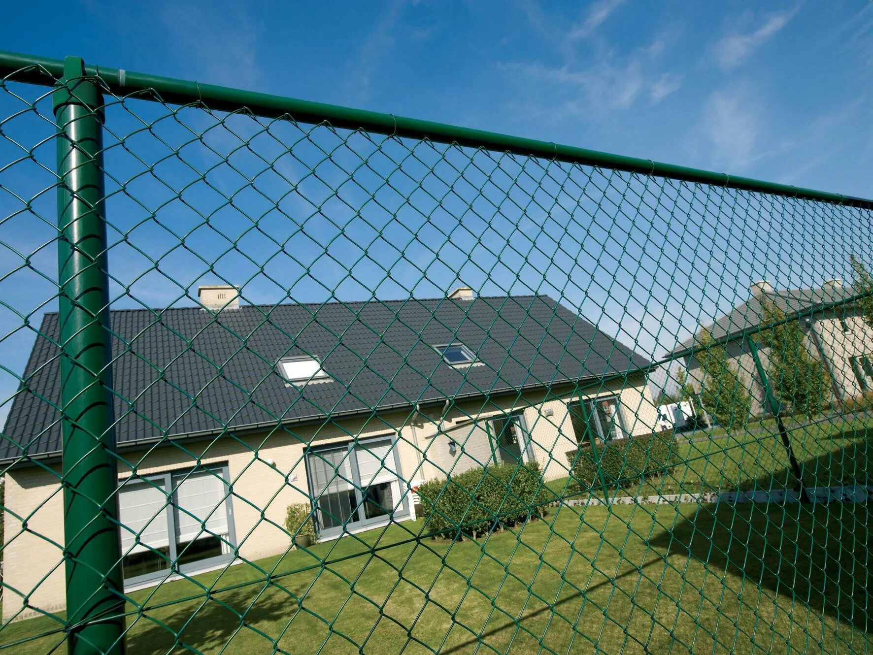 Сетка для второго этажа. Дом сеток. Дом сеток. Сетчатые панели mesh metal. Дом сеток.