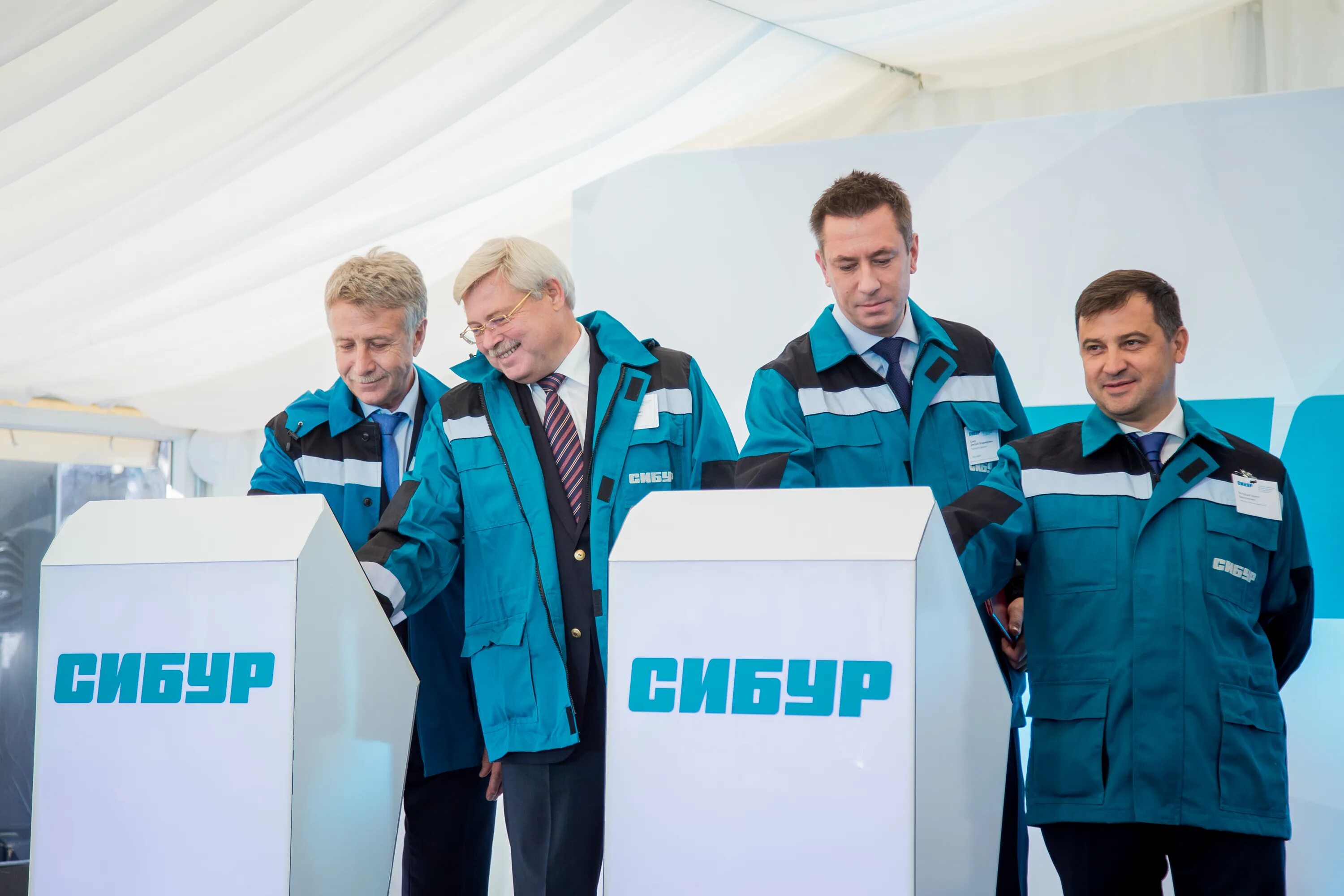 швабе продукция. завод холдинг. невский завод на обуховской обороне. нефтегазохимической компании сибур. гальванический участок.