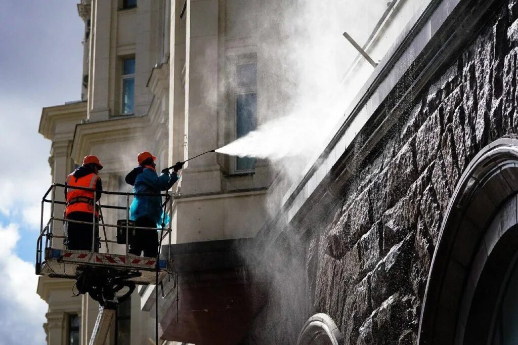 Подготовка поверхности фасада. Подготовка и покраска фасада дома. Штукатурка кирпичной кладки. Краска на кирпичную кладку. Безвоздушная покраска домов.