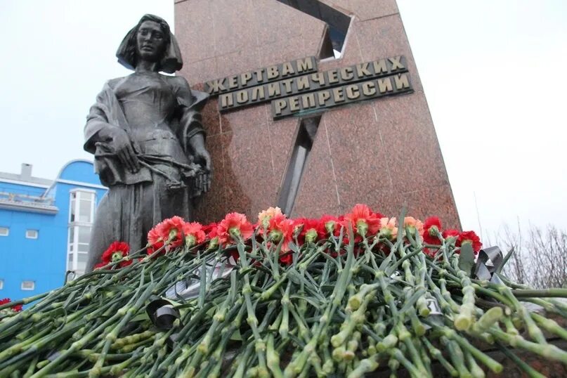 Памятник жертвам политических репрессий тюмень. Вечер памяти жертв политических репрессий. День памяти жертв политических репрессий. Граждане пострадавшие от политических репрессий. Граждане пострадавшие от политических репрессий.