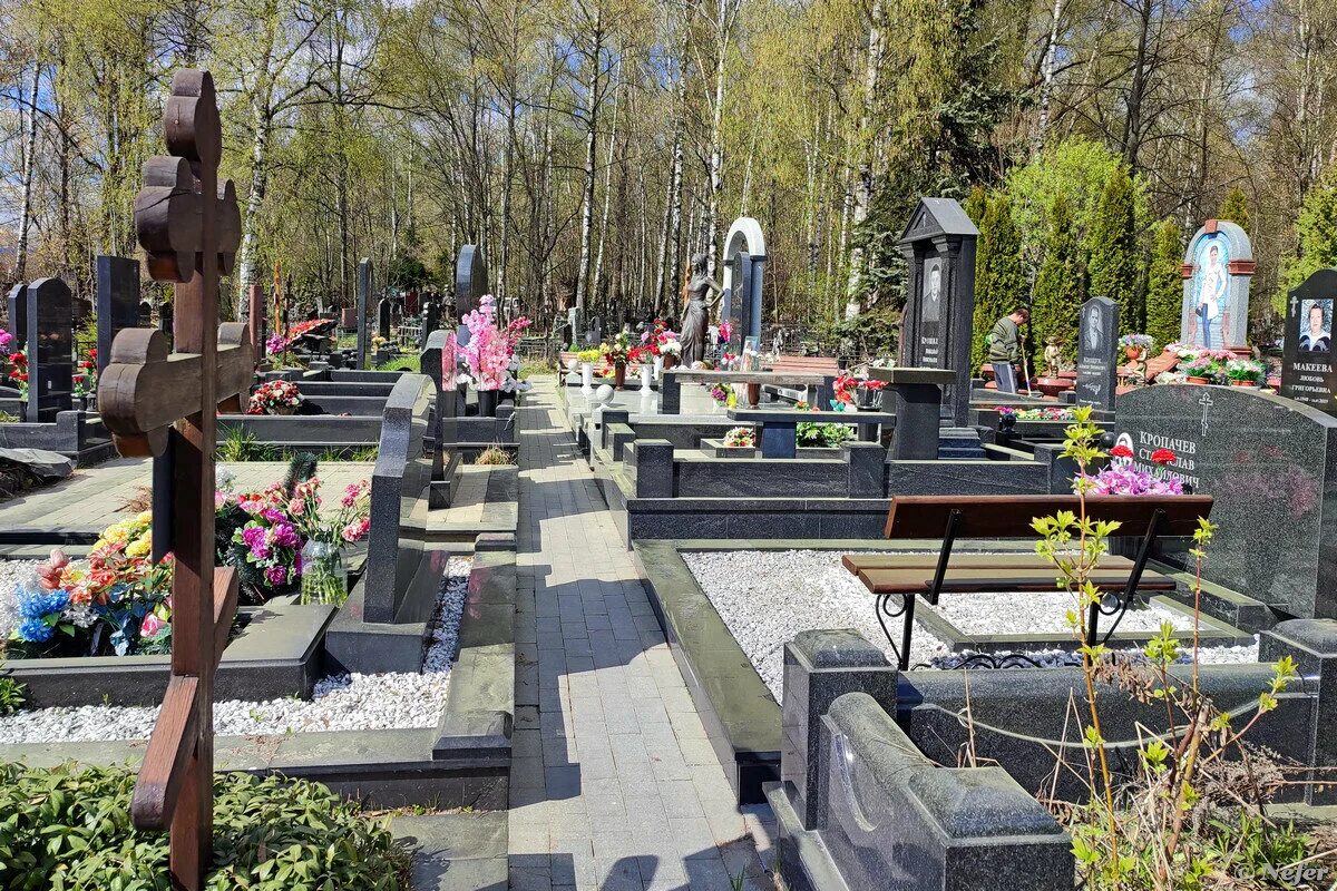 Могила Жанны Фриске. Кладбище Жанны Фриске могила.
