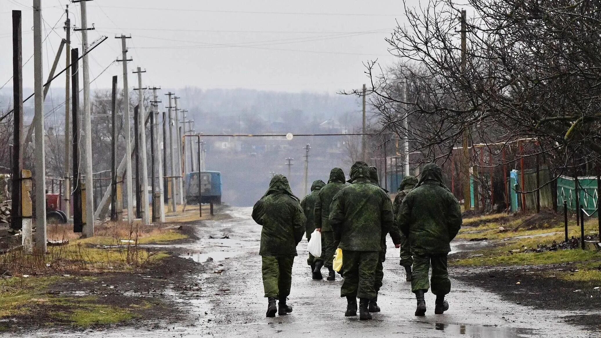 Семьям погибшим на украине выплатят. Русские солдаты на Украине. Украинские военные. Российские военнослужащие на Украине. Военные в Украине 2022.