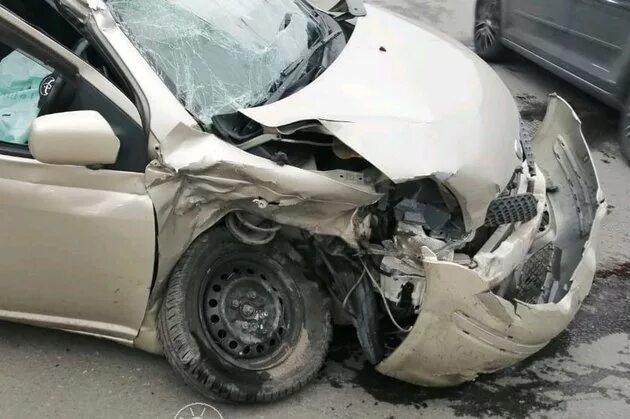 Дтп в новосибирске за последние сутки в новосибирске аст 54. Повреждения кузова автомобиля при дтп. Повреждения кузова автомобиля при дтп. Звонок при дтп. Дтп в новосибирске между авансисом и фордом.