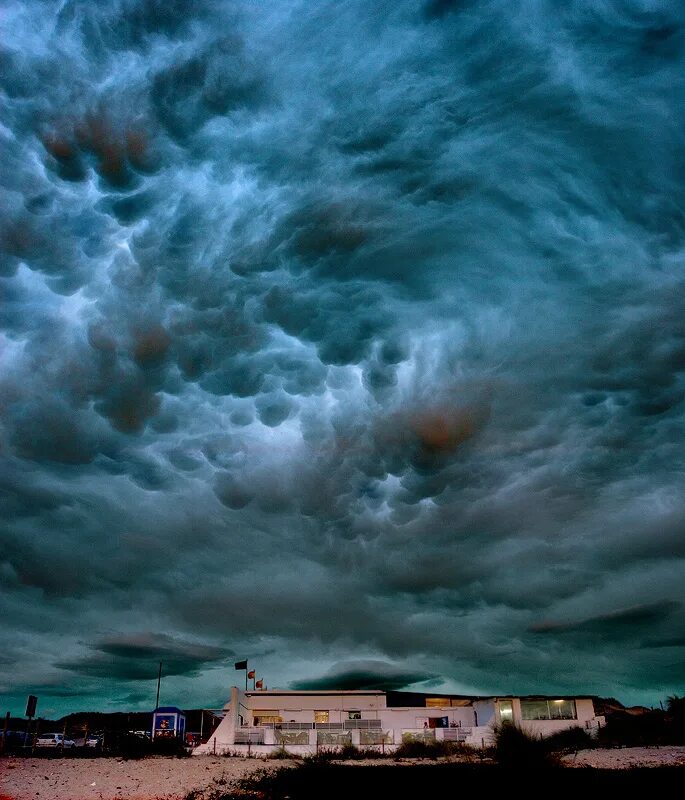 Look at those clouds. Пасмурное небо. Грозовые тучи. Грозовое небо. Дождливое небо.