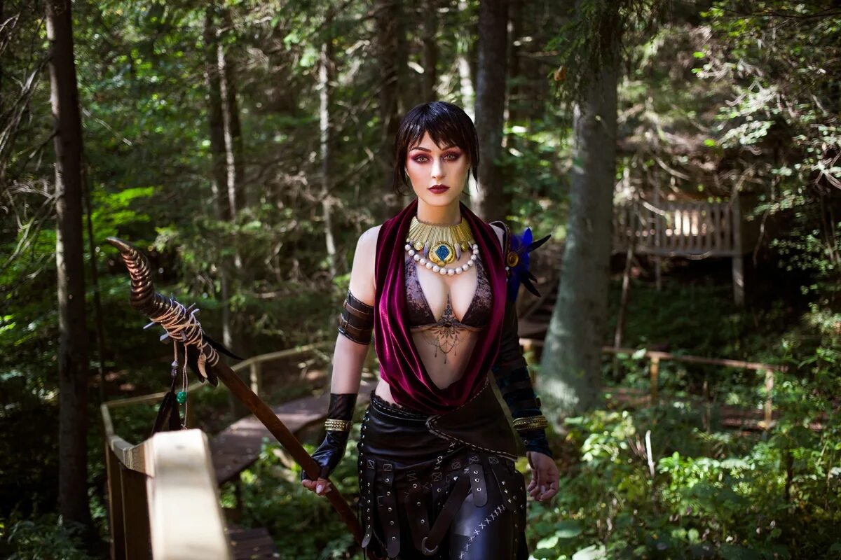 Значок 16+. Dragon age 18 морриган. Морриган dragon age. Ограничения иконка. Морриган драгон эйдж инквизиция.