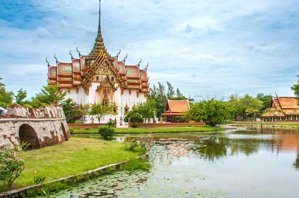 Бангкок камбоджа. Древний город Muang Boran. Древний Сиам Бангкок. Муанг Боран Тайланд. Парк древний Сиам в Бангкоке.