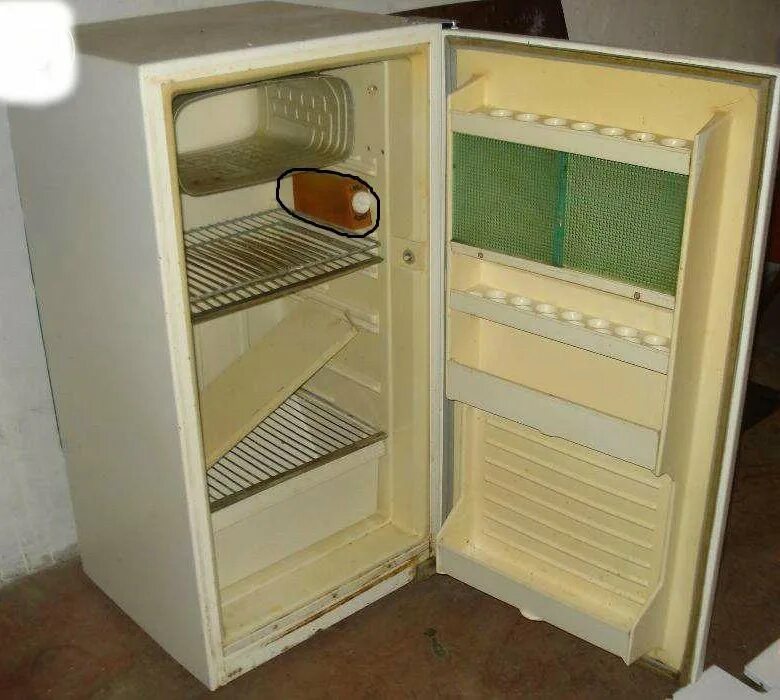 Холодильник полюс Ока 6. Старый холодильник. Советский холодильник. Старый Советский холодильник.