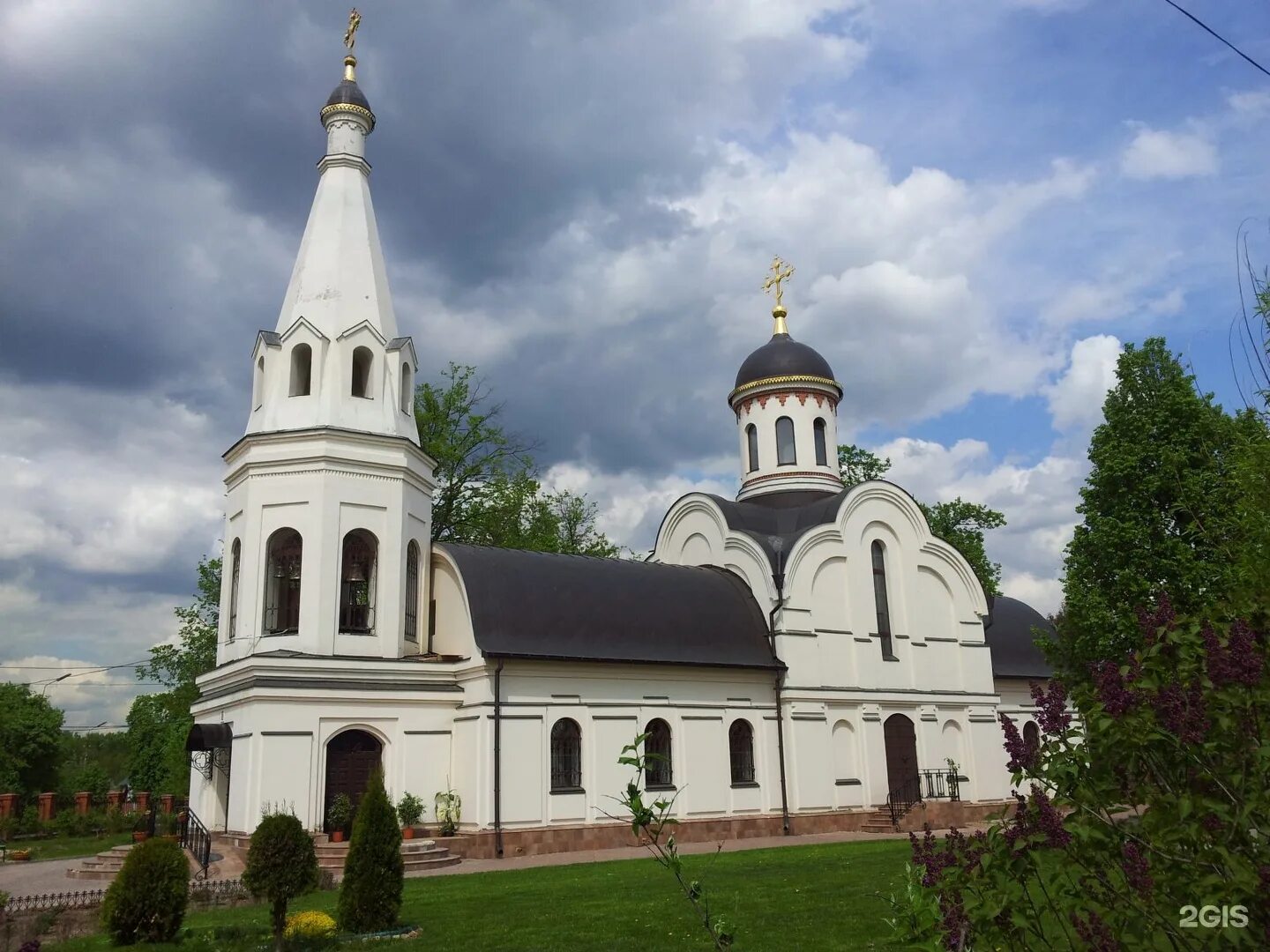 Город троицк храмы. Тихвинский храм Троицк. Храм Тихвинской иконы в Троицке. Храм в г Троицк Москва. Троицкий храм Троицк.