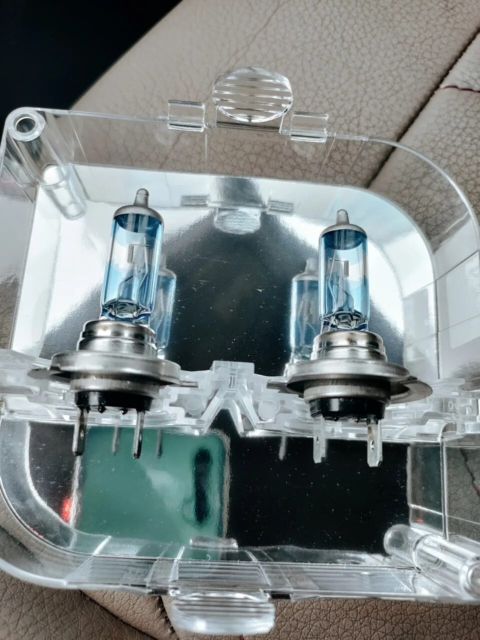 Фары freelander 2. Лампа ближнего света ленд ровер фрилендер 2. Фара land rover : lr001560. Штатная лампа ближнего света land rover freelander 2. Лампы ближнего света фрилендер 2 ксенон.