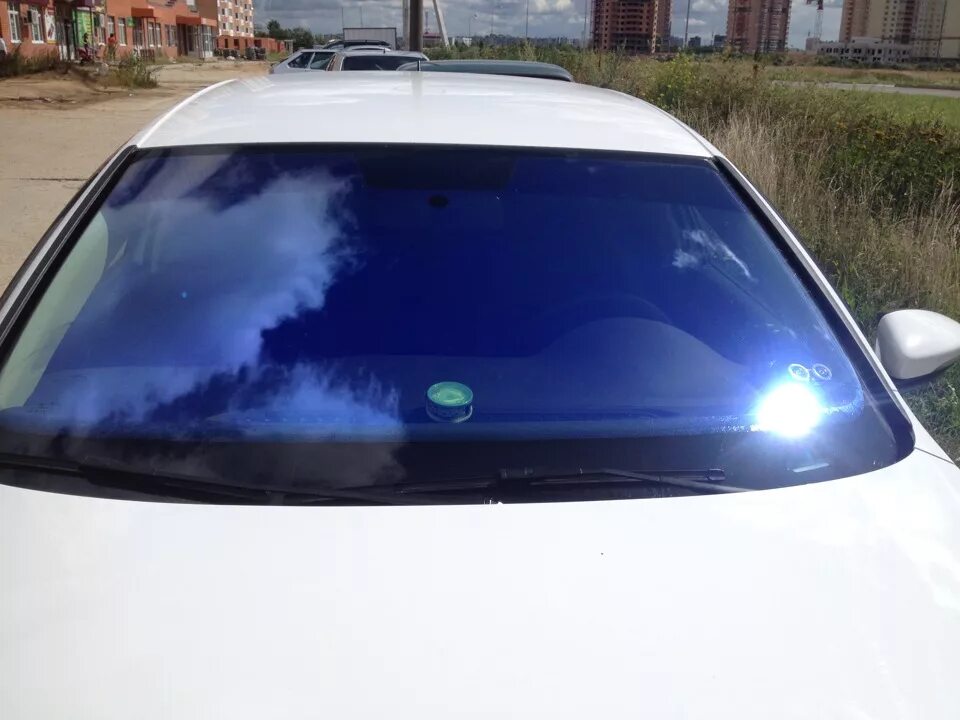 Антиблик на лобовое. Тонировка антиблик. Атермальное лобовое стекло porsche macan. Антиблик на машине. Атермальное лобовое е39.