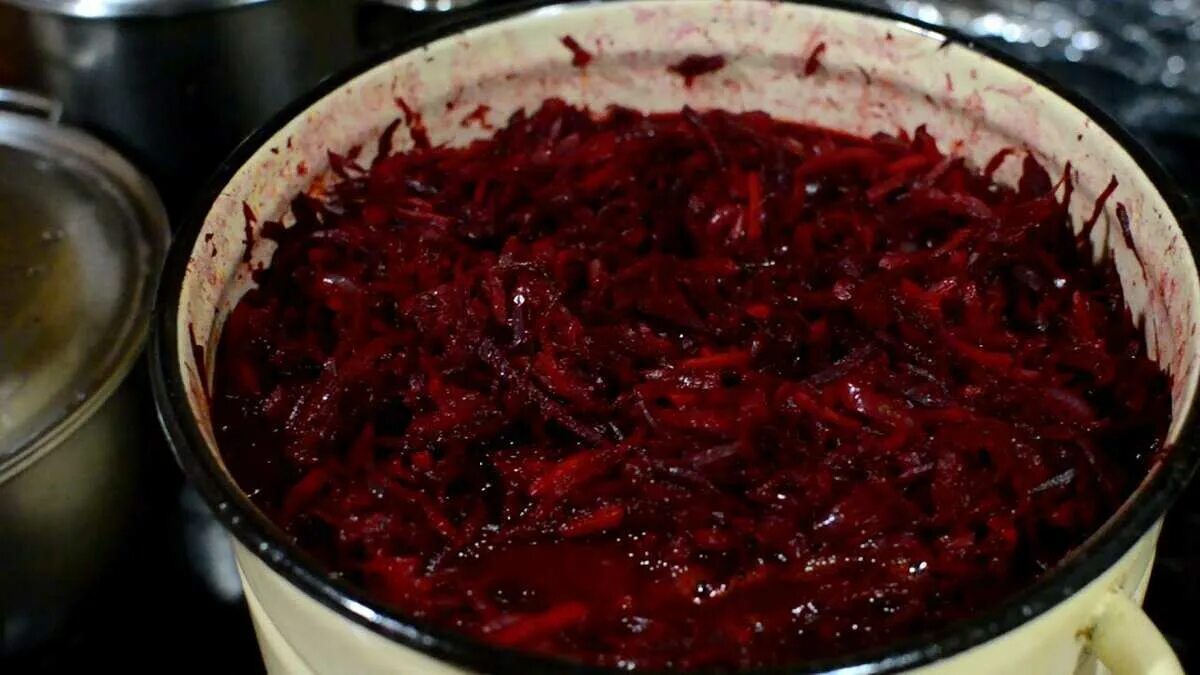 Борщевая заправка свекла морковь лук. Заготовка для борща. борщевая приправа. борщ с буряком. борщевая приправа со свеклой.