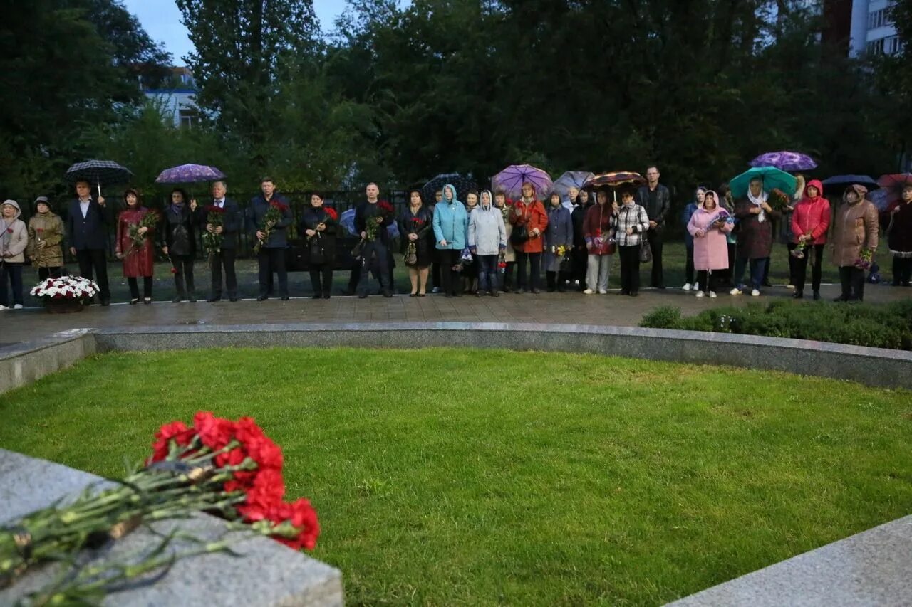 Теракт 16 сентября 1999 года. Волгодонск теракт мемориал мемориал. Памятник жертвам теракта в Волгодонске. Волгодонск терракт 16.09.1999. Памяти жертв терроризма.