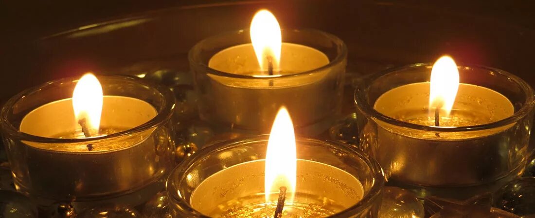 Слово жить свечами. Афоризмы про свечи. Горящие свечи. Горящие свечи. Свечка горит.