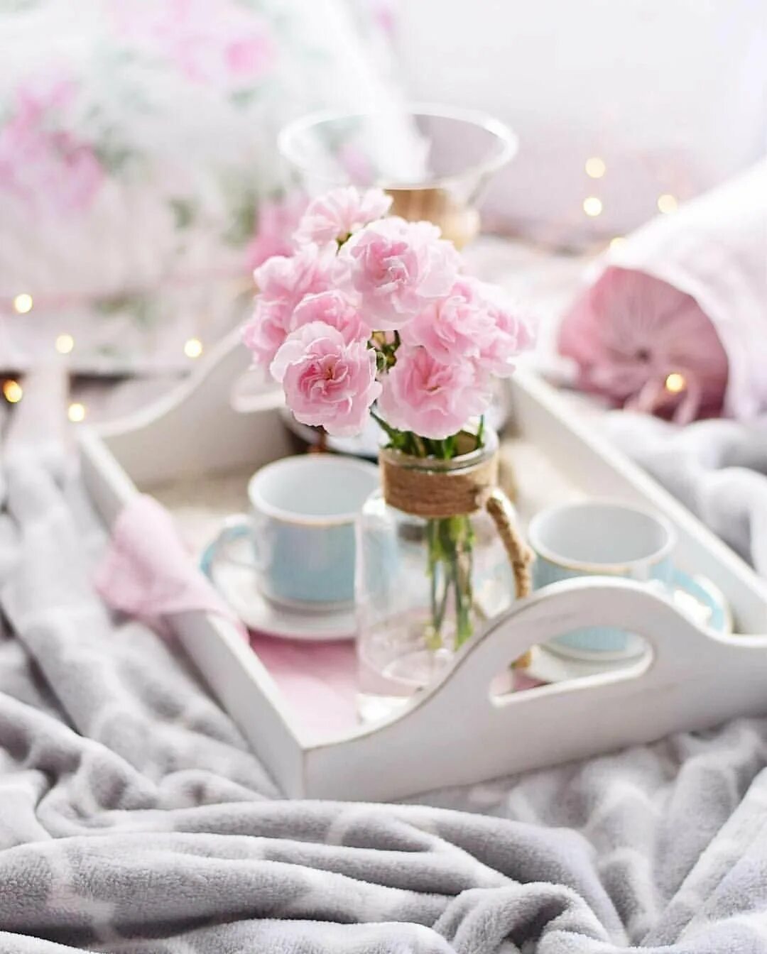 Розовый чай. Завтрак в розовых тонах. Розовое утро. Утро было розовым. Доброе утро в розовом цвете.
