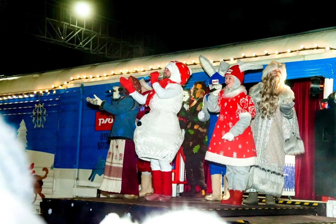 Новый год татарск. Поезд Деда Мороза. Поезд Деда Мороза из Великого Устюга. Дед Мороз из Великого Устюга. Дед Мороз Устюг.