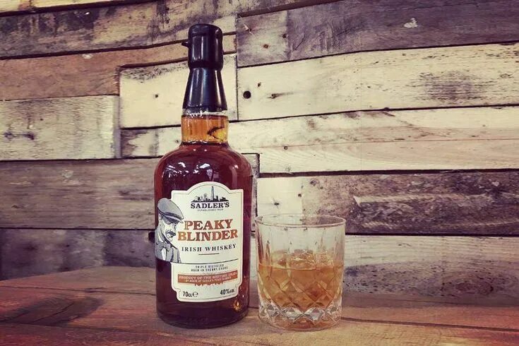Peaky blinder blended irish whiskey. Виски peaky blinders irish. виски ирландский peaky blinder. peaky blinders whiskey. ирландский виски острые козырьки.