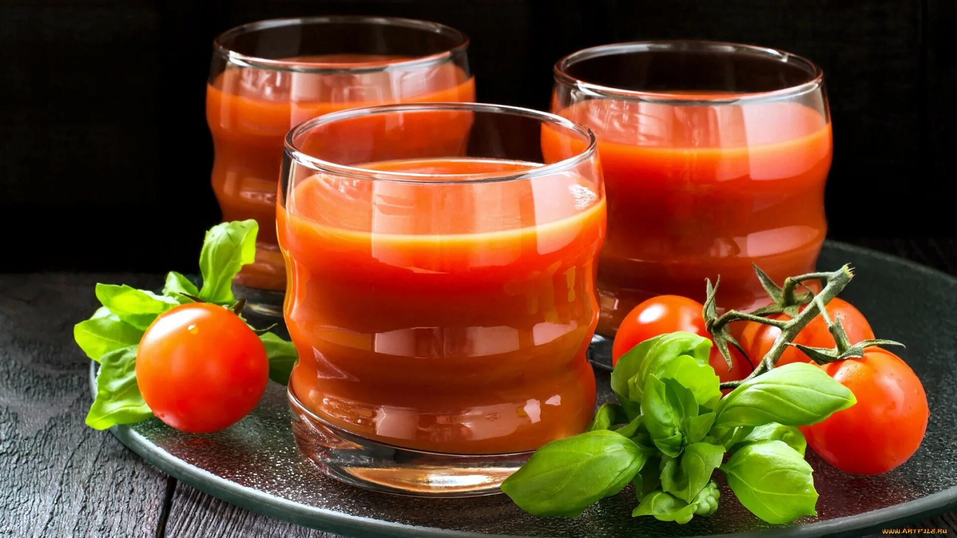 Как пить томатный сок. Томатный сок. Сок из помидор. Стакан томатного сока. Томатный сок фото.