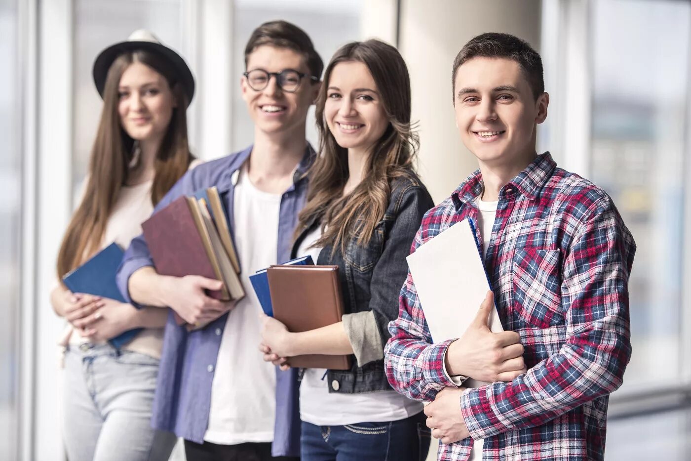 May is a student. Современный студент. Студенты в вузе. Университет студенты. Красивый студент.