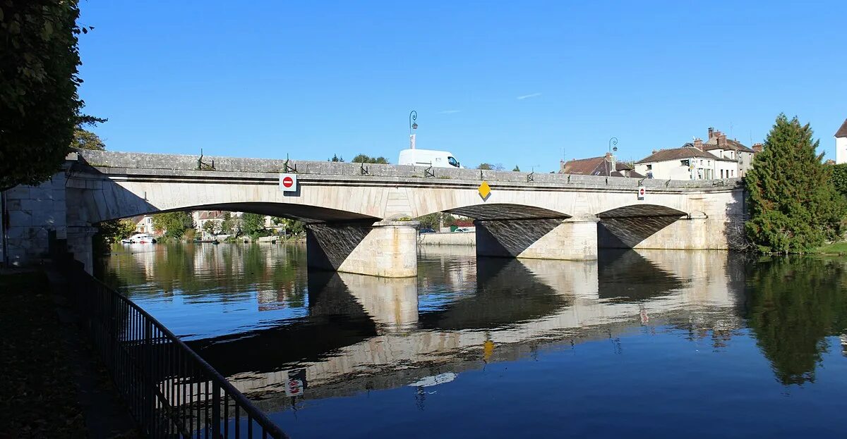 Французские каменного моста. Мост Пон-де-понссонас. The great Bridge. Миру миру де Пон. Great bridge