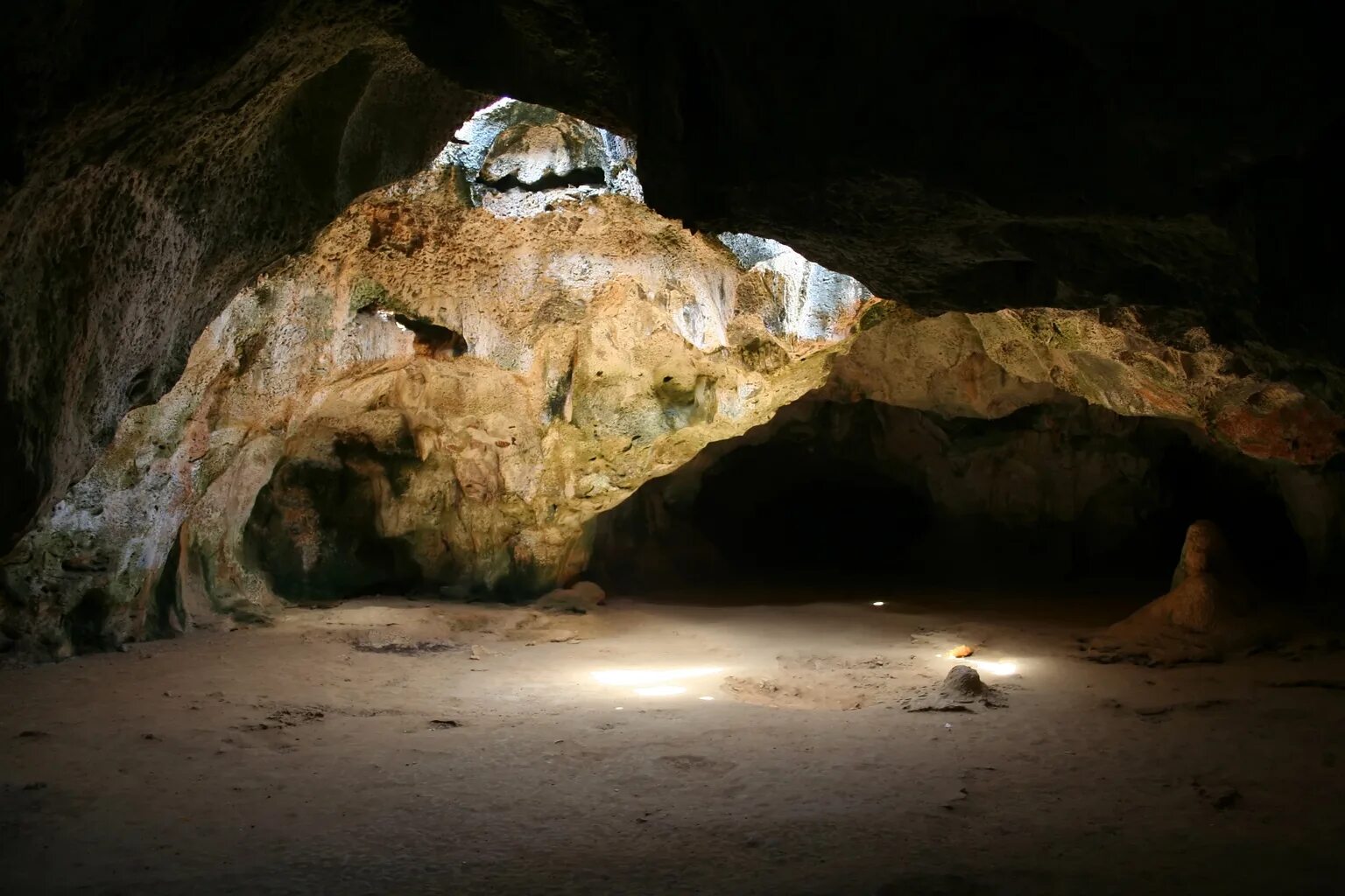 Cave v. Пещера Лос-Тайос. Пещера Навенахеви. Пещера тэнара. Пещера Дзудзуана.