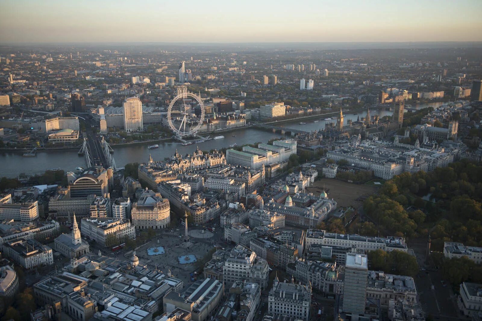 Вест энд Лондон. Вест энд Лондон сверху сейчас. London Trafalgar сверху.