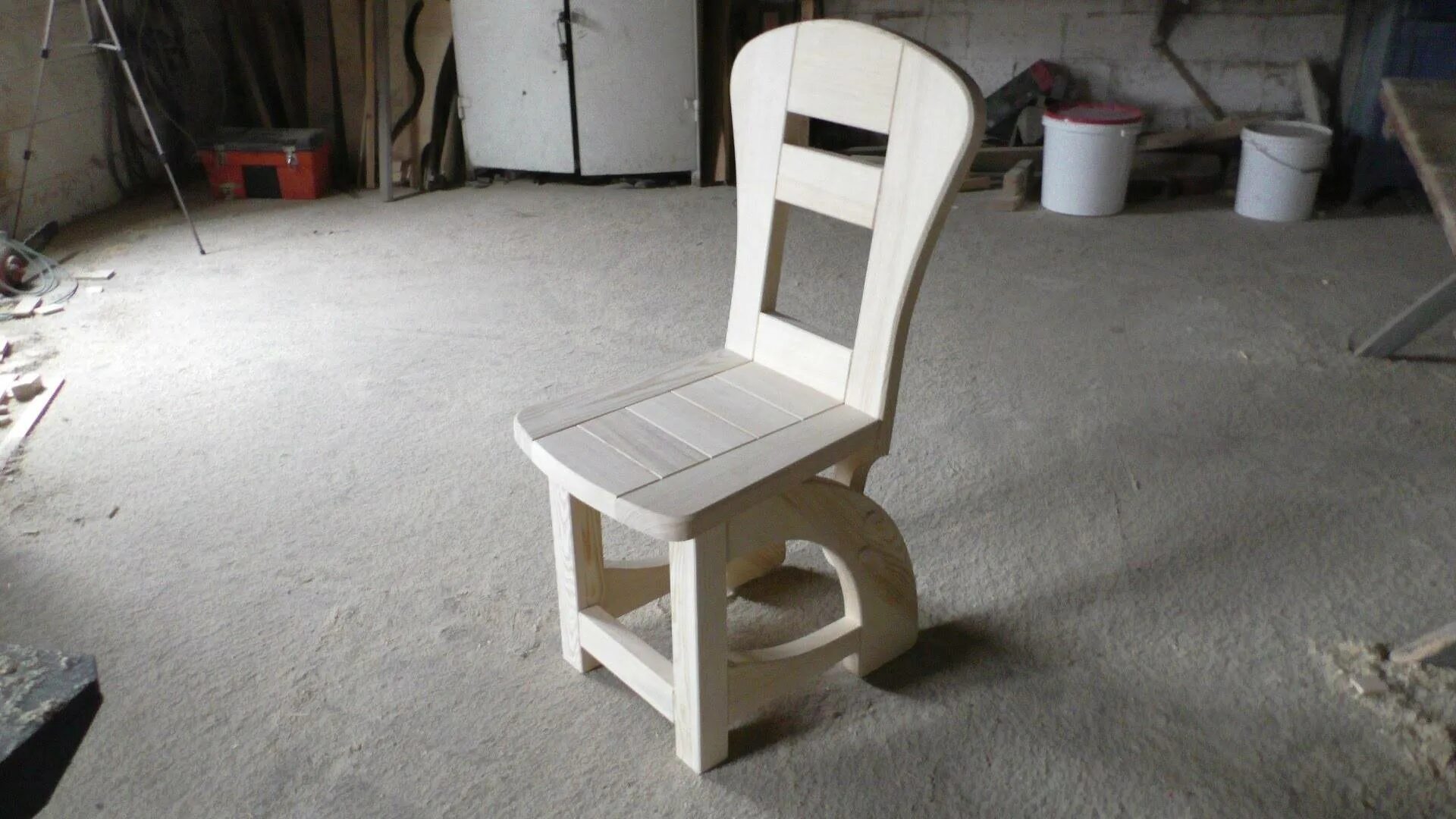 Стульчик из дерева. Самодельный стул. Стул со спинкой из фанеры. Детский стул из фанеры. Легкий стул своими руками