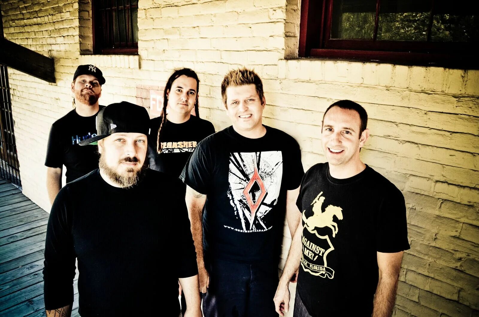 Less than three песня. Группа less than jake. группа new found glory. группа little dragon. less than jake аватарка.