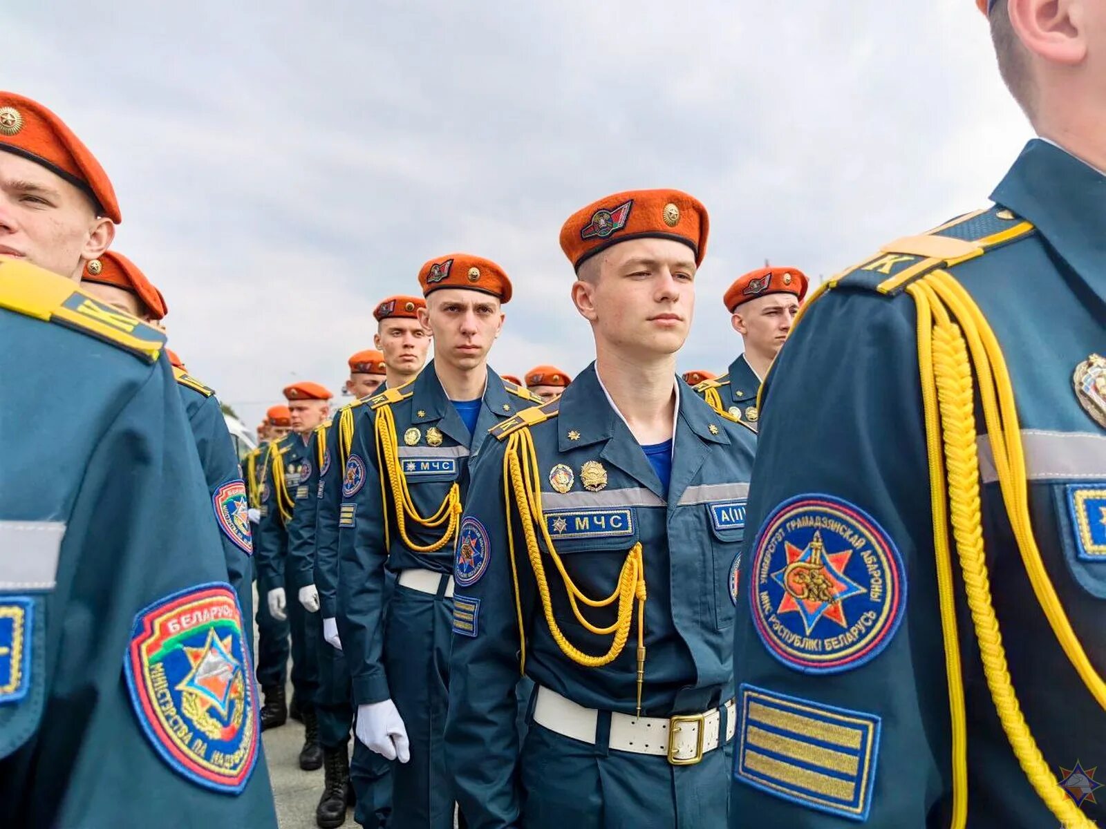 Сайт угз мчс рб. Курсанты мчс. курсантки мчс. форма мчс. проживание курсантов мчс.