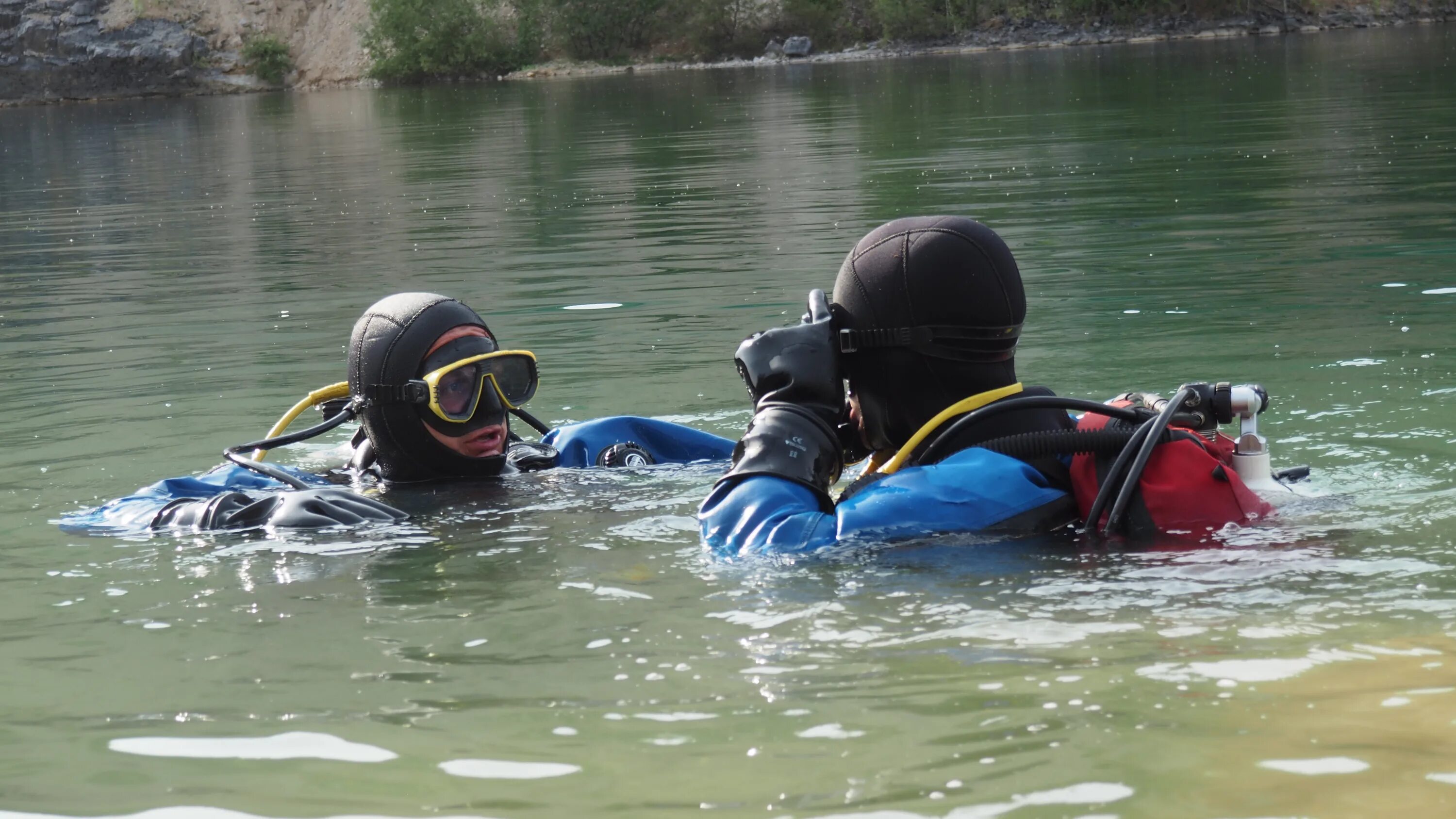 Утонули подмосковье. Водолазы. МЧС на воде. Плавать в реке.