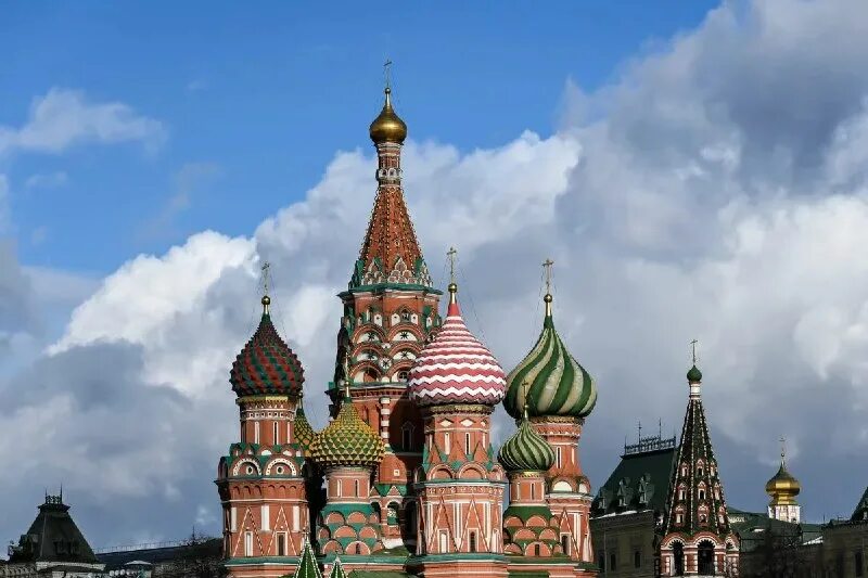 Столица москва и река моска. Москвичи люди и провинциалы. Льготы москвичам. Вид на кремль осень. Столица нью йорка.