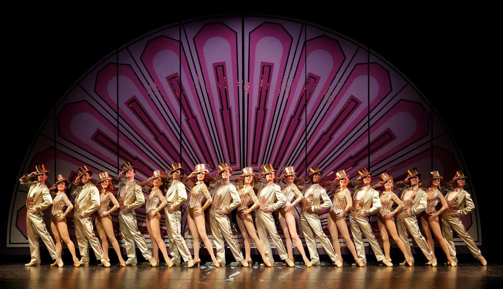 Кордебалет аттенборо. Кордебалет фильм. Коллектив танцовщиков исполняющих групповые массовые танцы и сцены. Мужской кордебалет. Кордебалет что это.