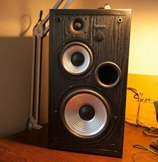 Edifier r2700
