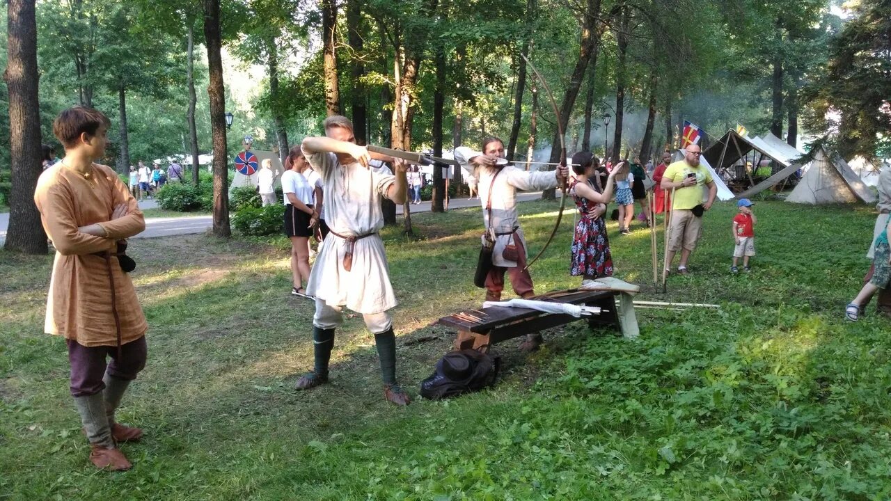 Чеканка монет на мероприятие. Ермаково городище зимой. Мероприятия в городище. Встречи пионеров с ветеранами великой. Татарское городище реконструкция.